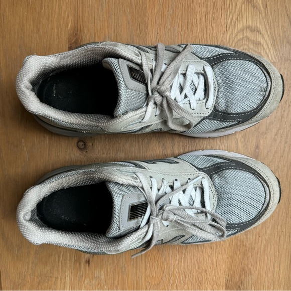 NEW BALANCE® 990v5  size 9 - Picture 4 of 9